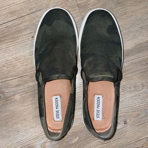Steve Madden Slip on shoes